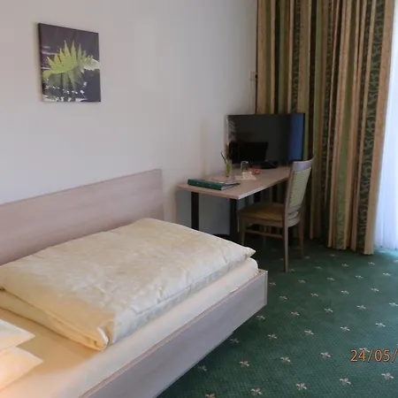 Gstrein Oda ve Kahvaltı