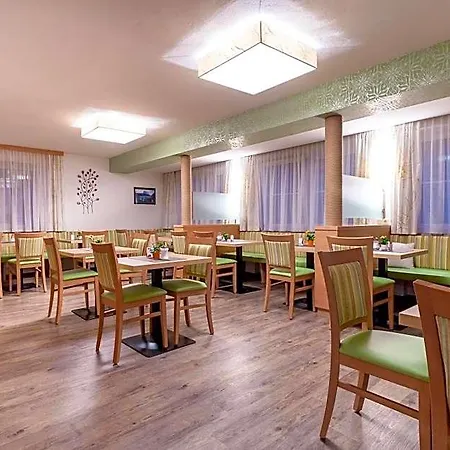 吉斯特雷恩膳食公寓 住宿加早餐酒店 3*